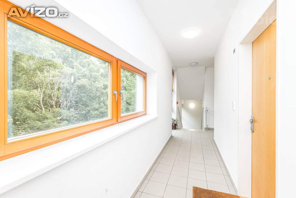 Foto inzerátu pronájem 2+KK s balkonem a garážovým stáním, Praha 5 - Hlubočepy