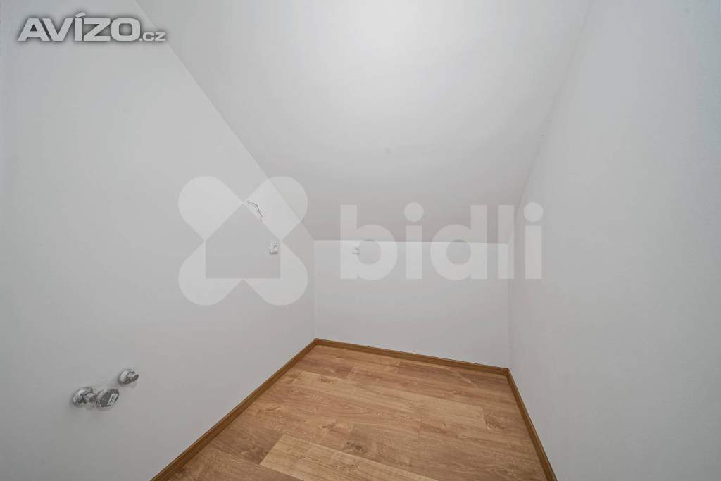 Foto inzerátu Prodej, rodinný dům s nebytovým prostorem, Svobodné Dvory, Hradec Králové