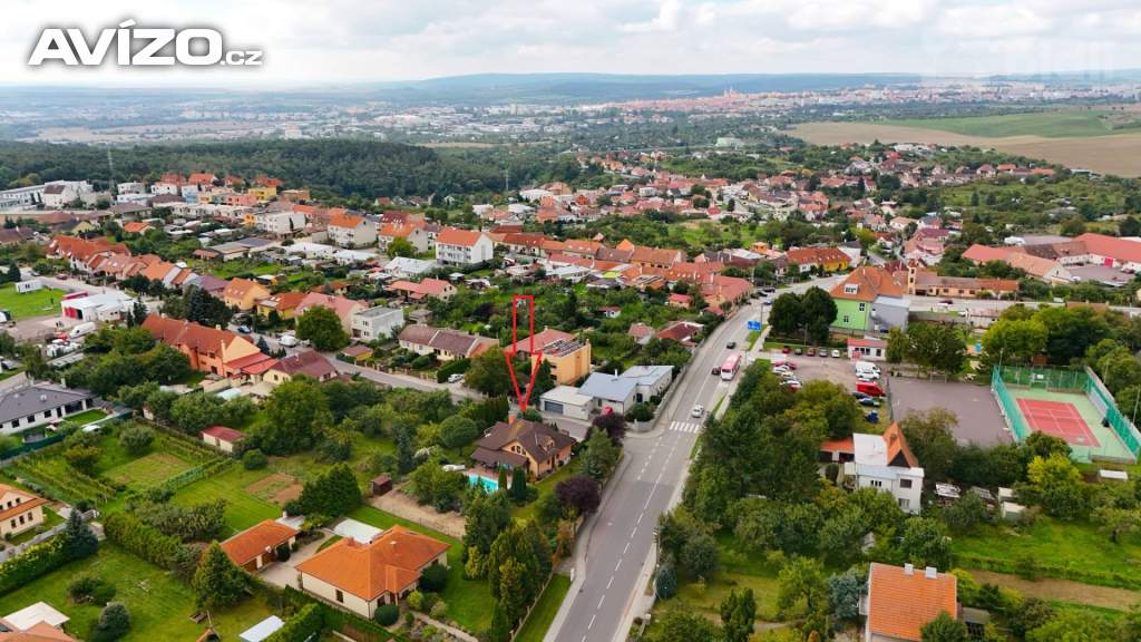 Foto inzerátu Prodej RD 5+kk, 240 m2, prostorná dvojgaráž, krytý bazén, pozemek 1411 m2, obec Suchohrdly, Znojmo