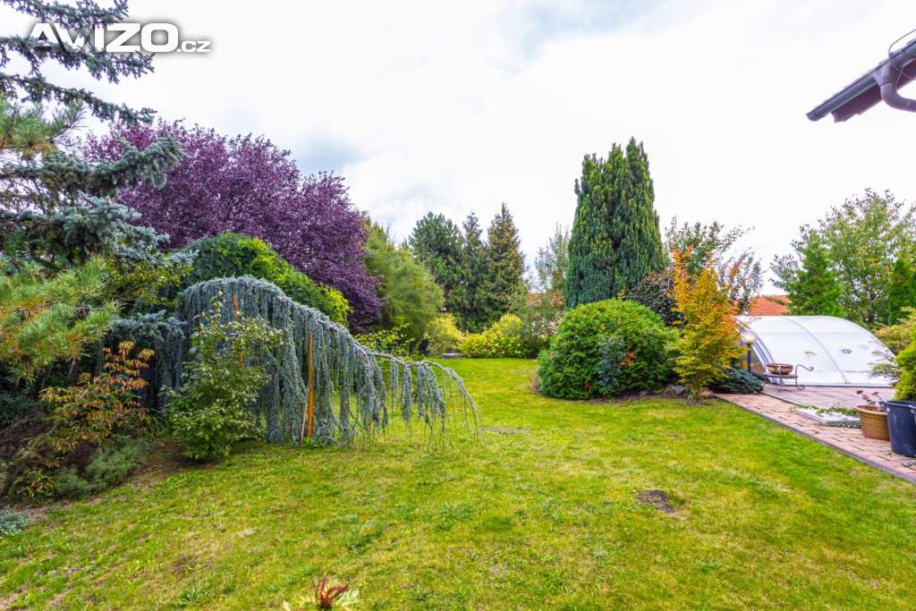 Foto inzerátu Prodej RD 5+kk, 240 m2, prostorná dvojgaráž, krytý bazén, pozemek 1411 m2, obec Suchohrdly, Znojmo