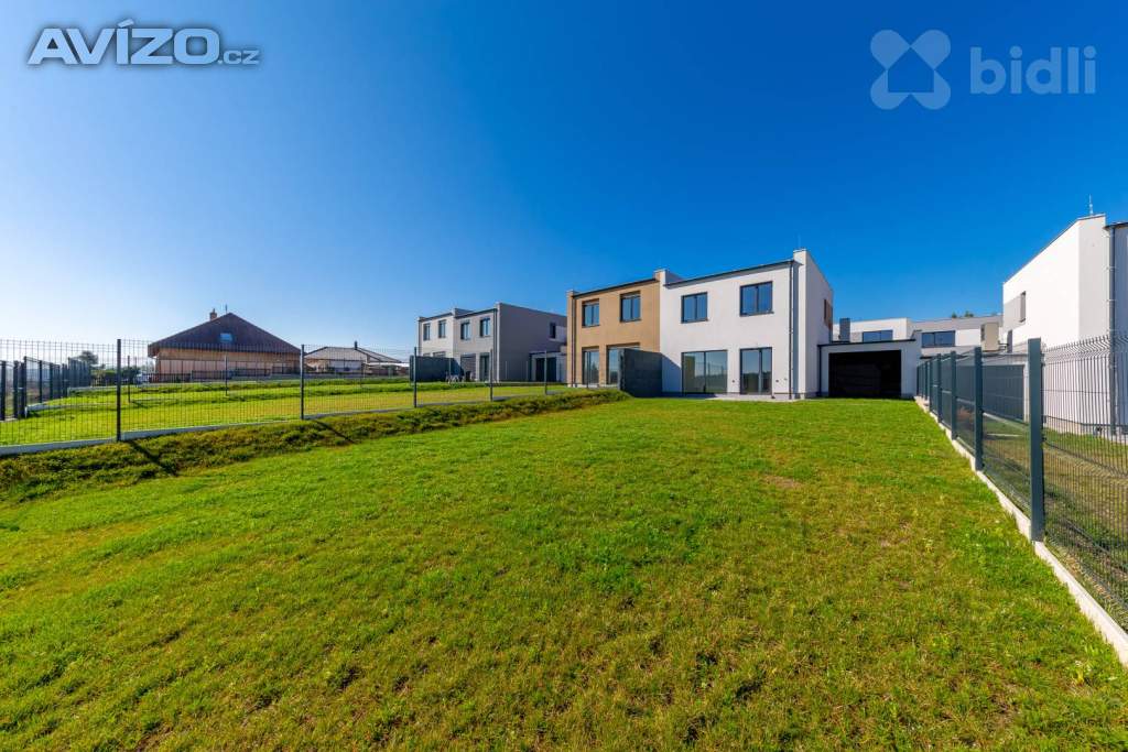 Foto inzerátu Na prodej: Řadový rodinný dům 5+kk s pozemkem 408 m2 - Hořovice, okres Beroun