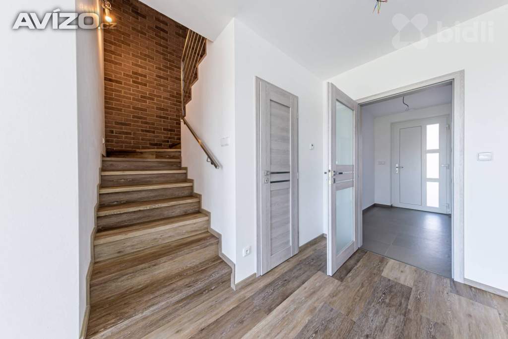 Foto inzerátu Na prodej: Řadový rodinný dům 5+kk s pozemkem 408 m2 - Hořovice, okres Beroun