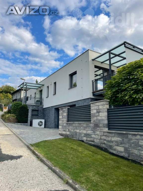 Prodej výjimečného domu 4+kk s terasou a zahradou - Roudnice nad Labem