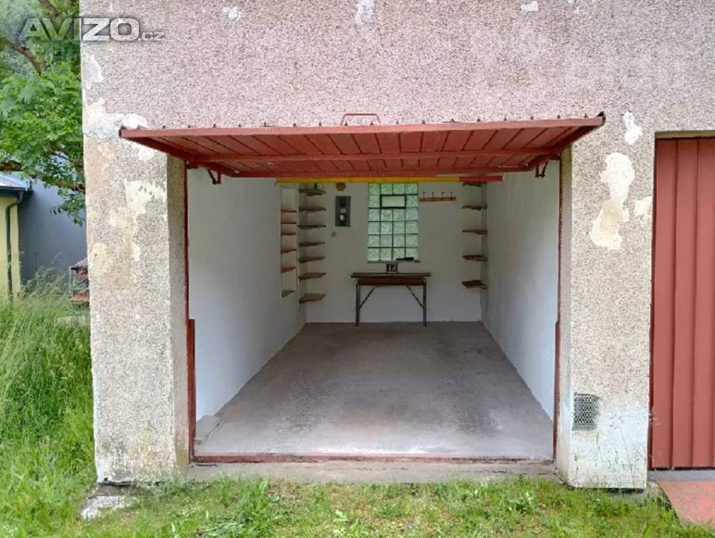 Pronájem zděné garáže 16m2 Úpice