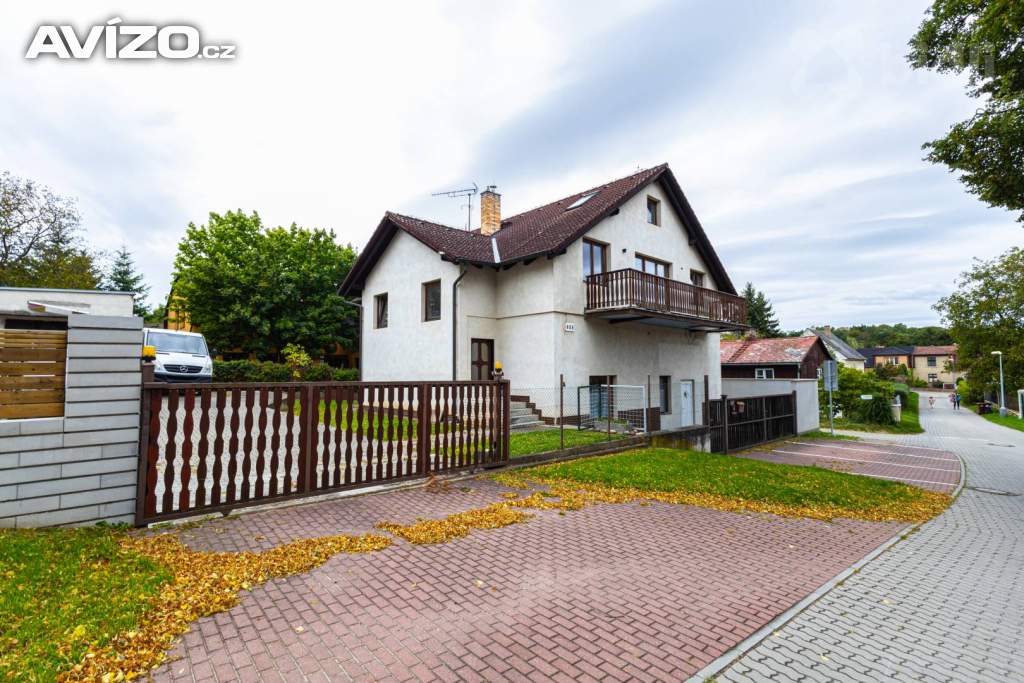 Foto inzerátu Prodej dvougeneračního domu 9+2 s garáží v Praze 9 - Vinoř.