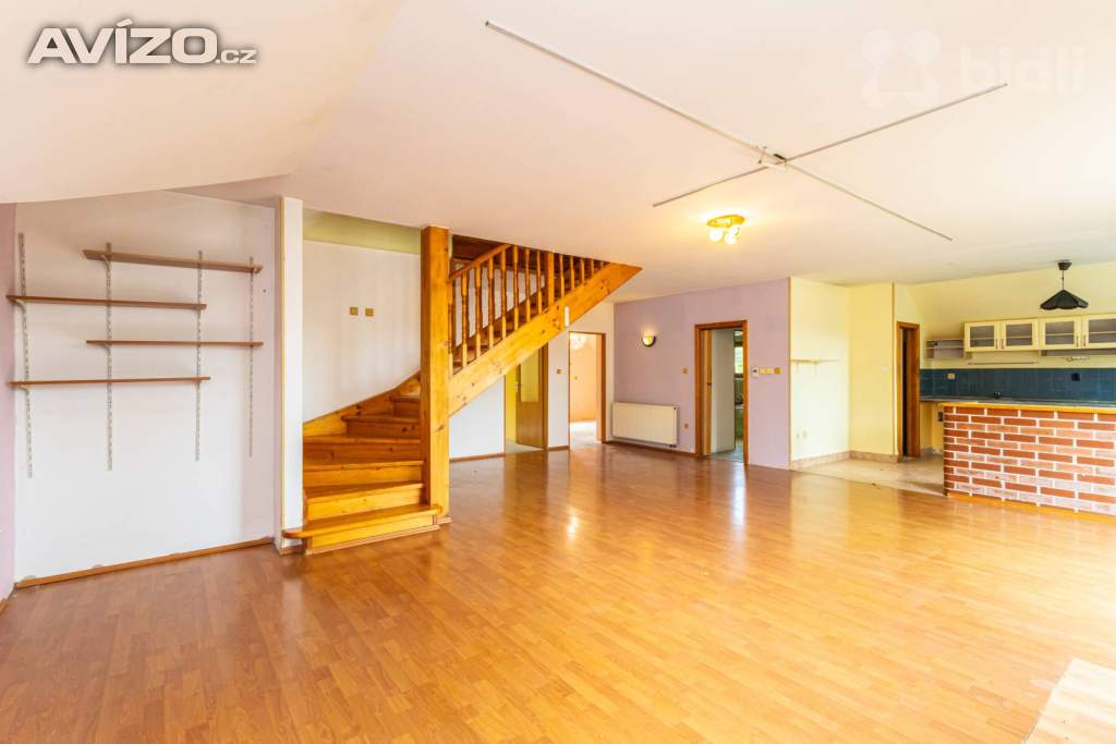 Foto inzerátu Prodej dvougeneračního domu 9+2 s garáží v Praze 9 - Vinoř.