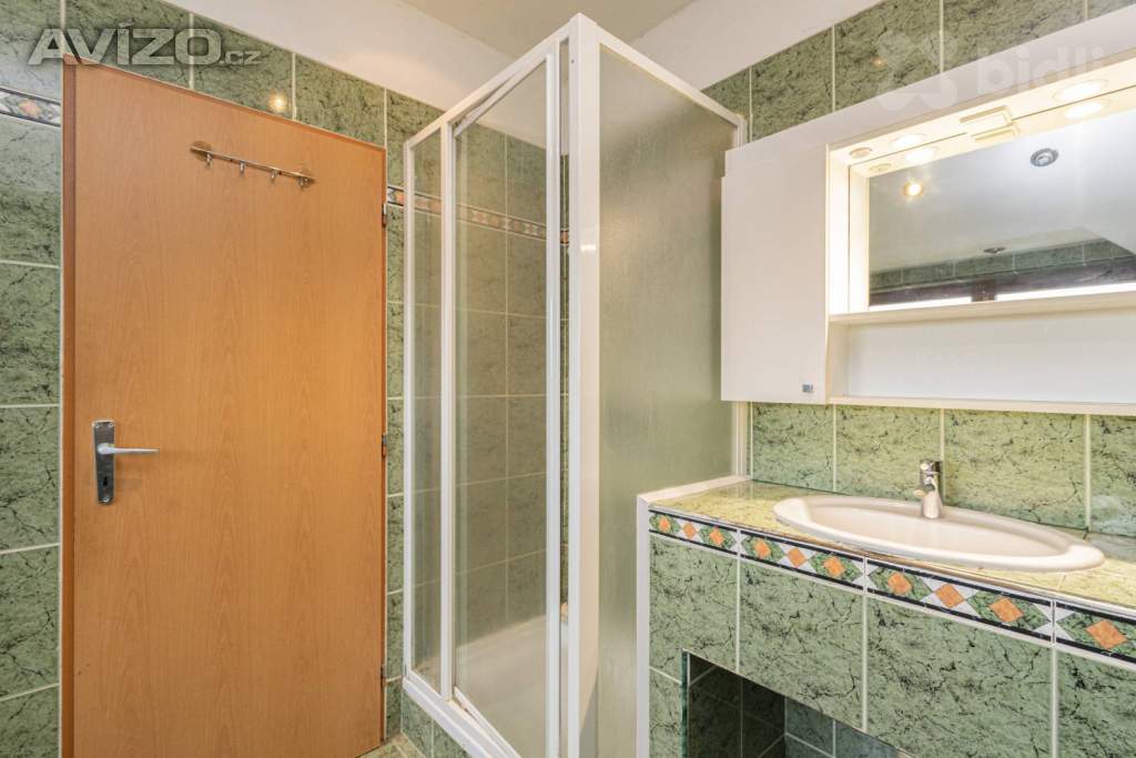 Foto inzerátu Prodej dvougeneračního domu 9+2 s garáží v Praze 9 - Vinoř.