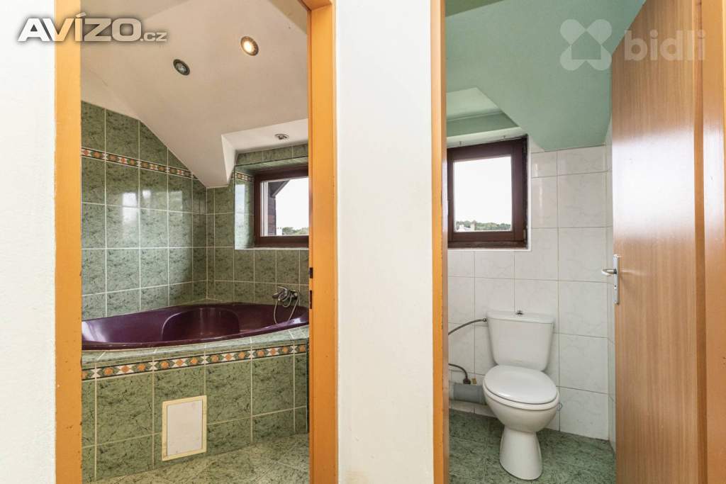 Foto inzerátu Prodej dvougeneračního domu 9+2 s garáží v Praze 9 - Vinoř.