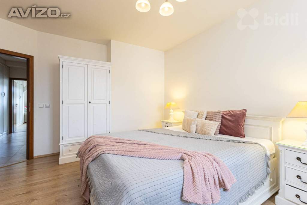 Foto inzerátu Pronájem bytu 2+kk, Na Plzeňce, Praha 5 - Smíchov, v domě s výtahem.