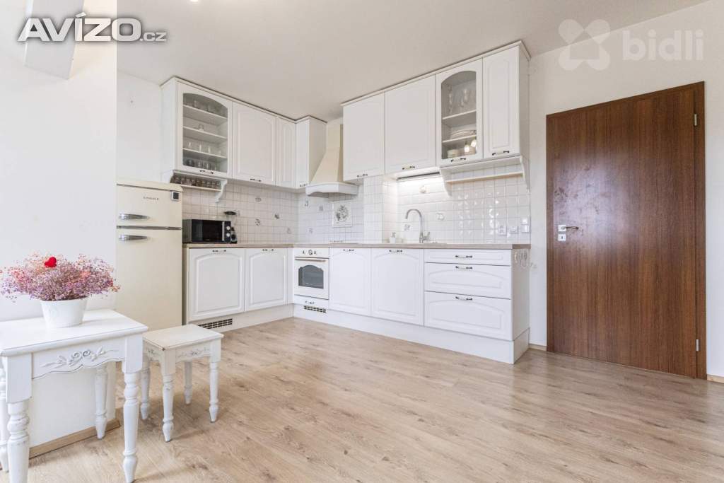 Foto inzerátu Pronájem bytu 2+kk, Na Plzeňce, Praha 5 - Smíchov, v domě s výtahem.