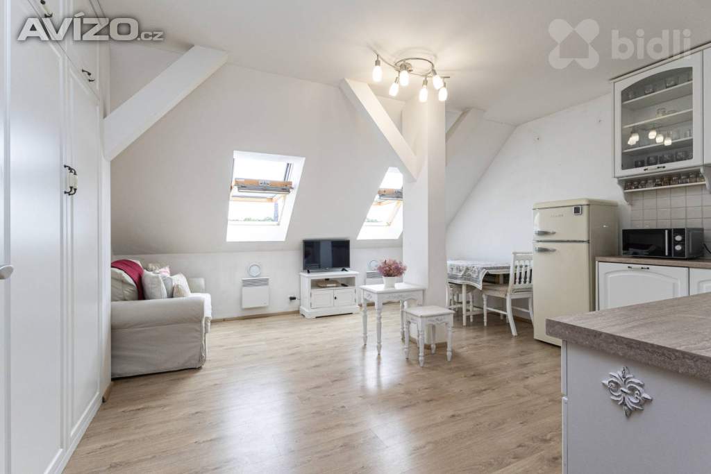 Foto inzerátu Pronájem bytu 2+kk, Na Plzeňce, Praha 5 - Smíchov, v domě s výtahem.