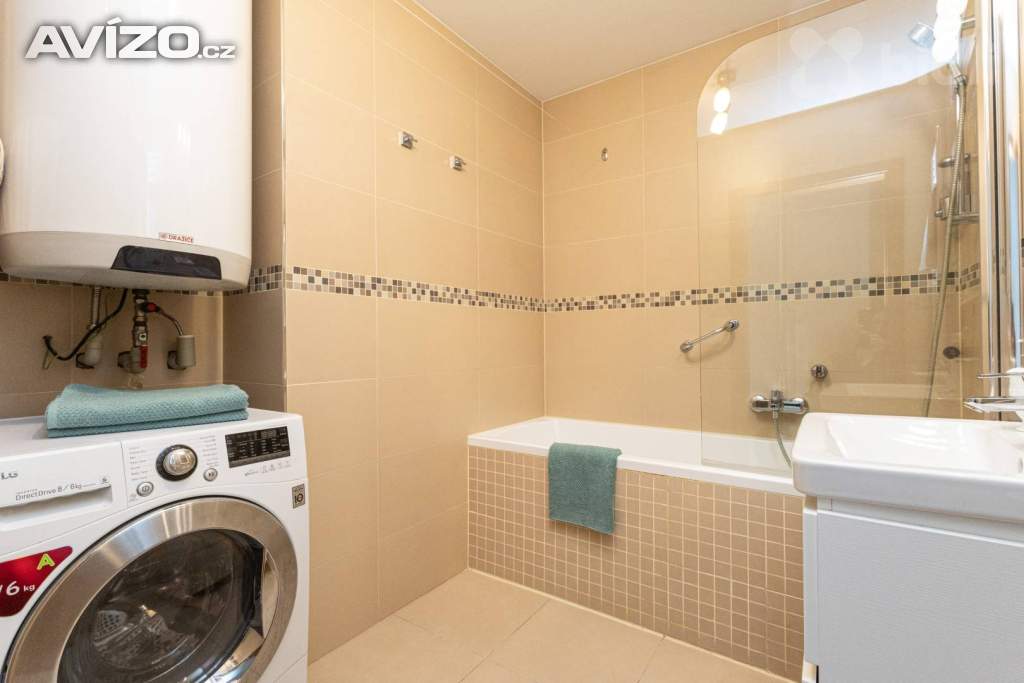 Foto inzerátu Pronájem bytu 2+kk, Na Plzeňce, Praha 5 - Smíchov, v domě s výtahem.