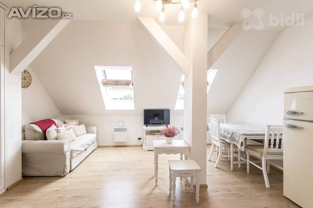 Foto inzerátu Pronájem bytu 2+kk, Na Plzeňce, Praha 5 - Smíchov, v domě s výtahem.