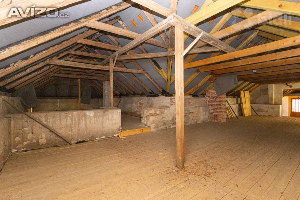 Foto inzerátu Zemědělská usedlost, RD 5+1, pozemek 160 435 m2, Polerady u Prahy