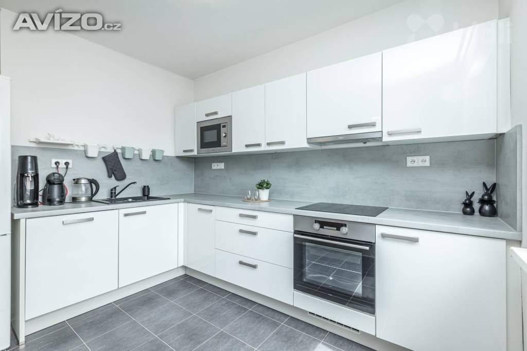 Foto inzerátu Byt 3+kk po rekonstrukci, s klimatizací, sklepem a dvojgaráží, Budihostice