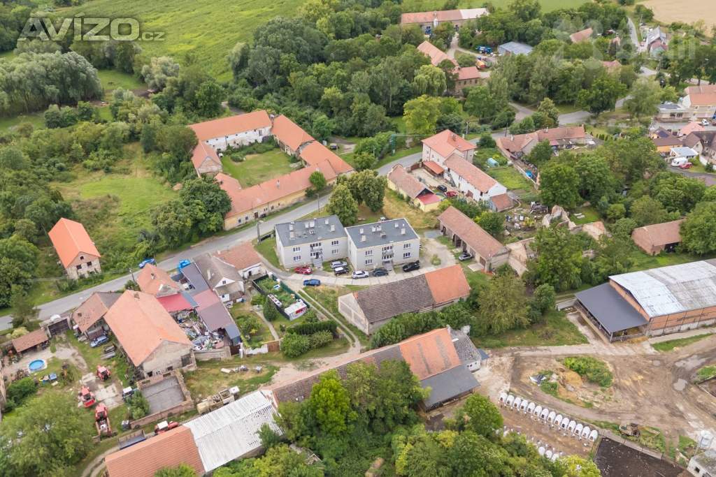 Foto inzerátu Byt 3+kk po rekonstrukci, s klimatizací, sklepem a dvojgaráží, Budihostice