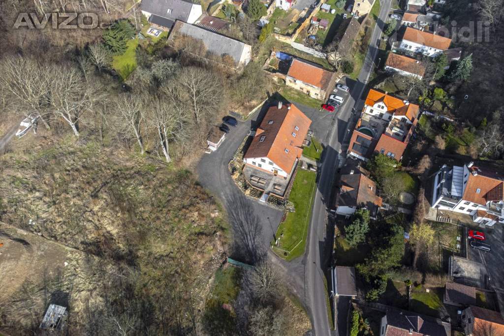 Foto inzerátu Výjimečný dům 5+kk s potenciálem 3 bytových jednotek v srdci Českého středohoří