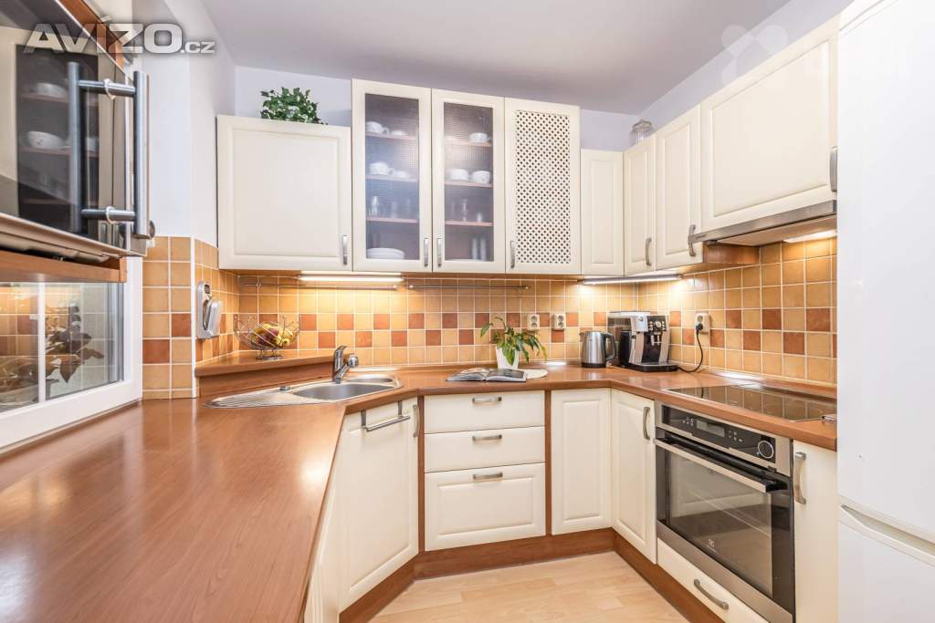 Foto inzerátu Dvougenerační rodinný dům 6+2, pozemek 778m2, Květnice