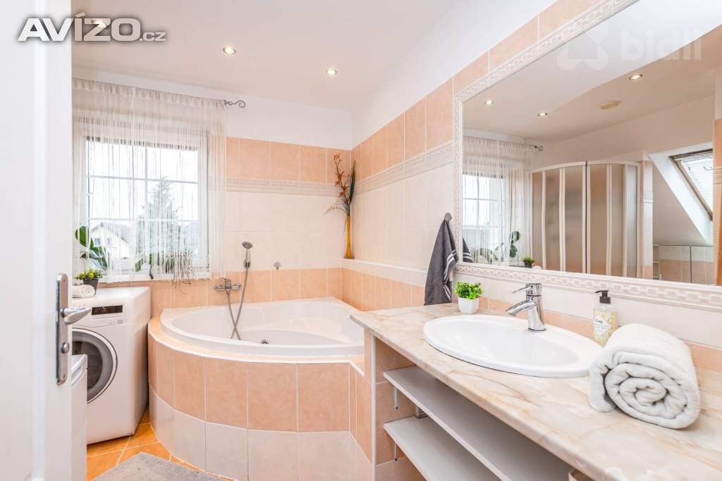 Foto inzerátu Dvougenerační rodinný dům 6+2, pozemek 778m2, Květnice