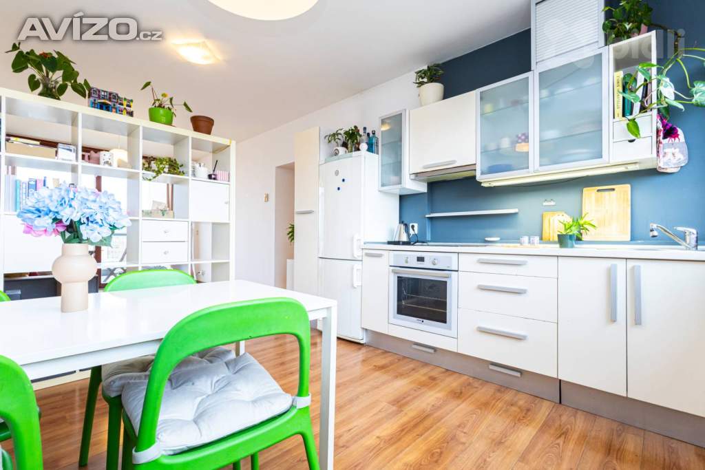 Světlý byt 1+kk, 42 m2, terasa 9 m2 a sklep 5 m2