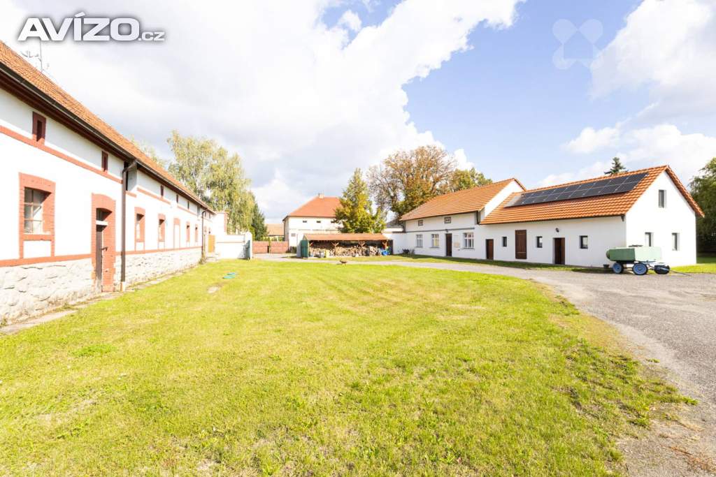 Zemědělská usedlost, RD 5+1, pozemek 6 015 m2, Polerady u Prahy