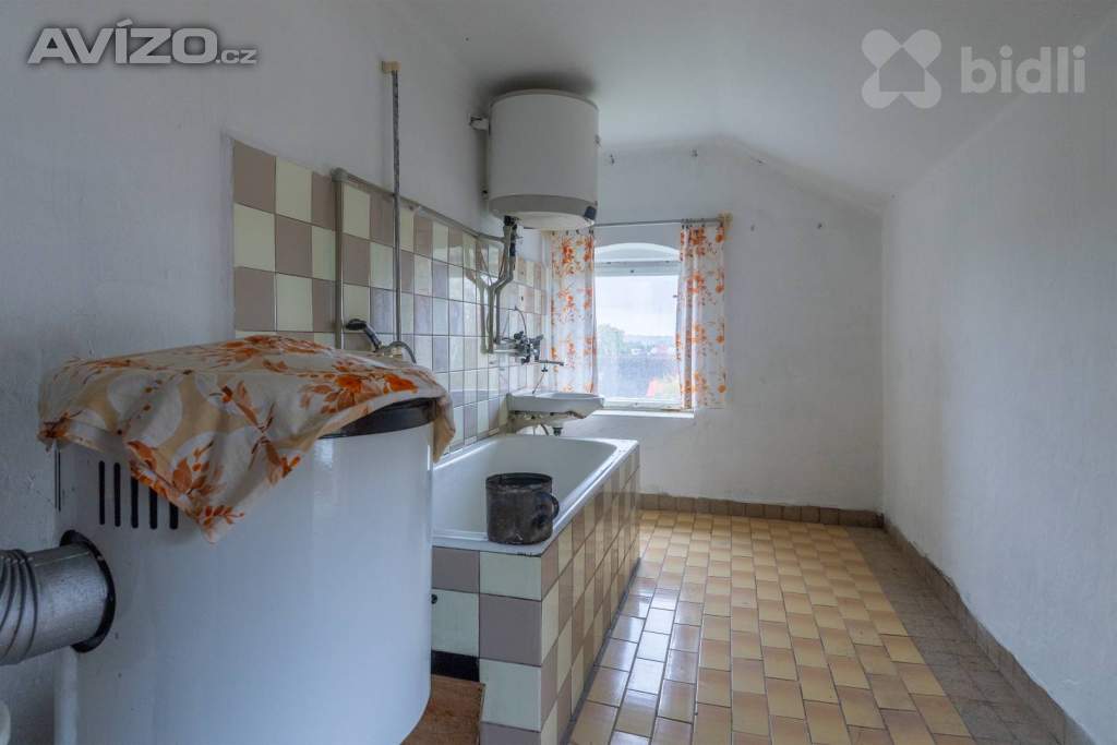 Foto inzerátu Prodej domu (275 m²) s komerčním prostorem, 2 byty s pozemkem v obci Maleč