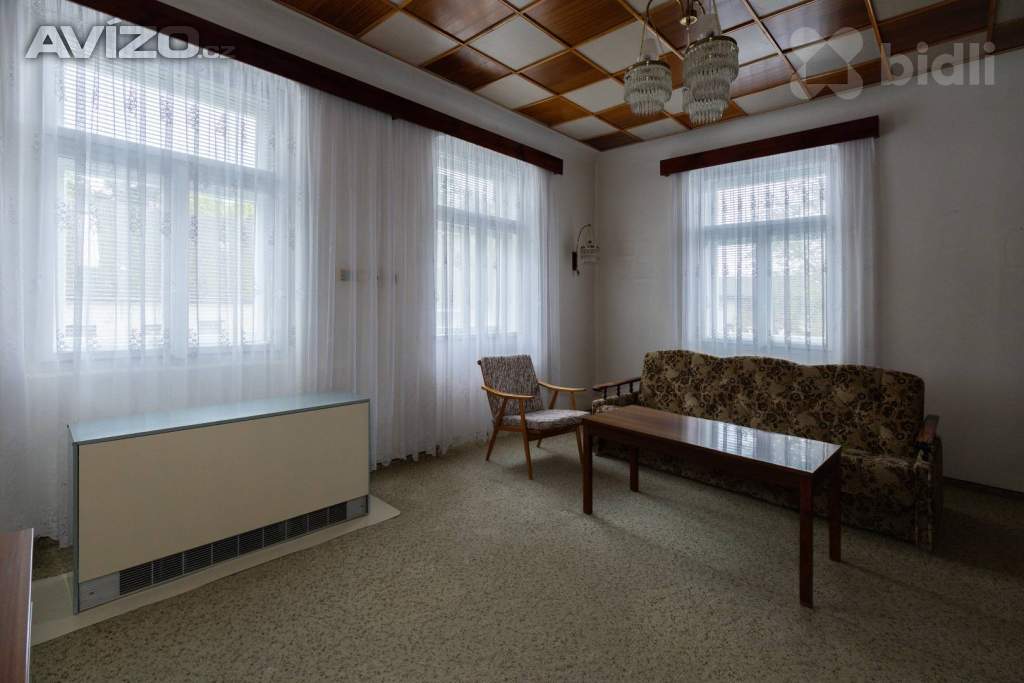 Foto inzerátu Prodej domu (275 m²) s komerčním prostorem, 2 byty s pozemkem v obci Maleč