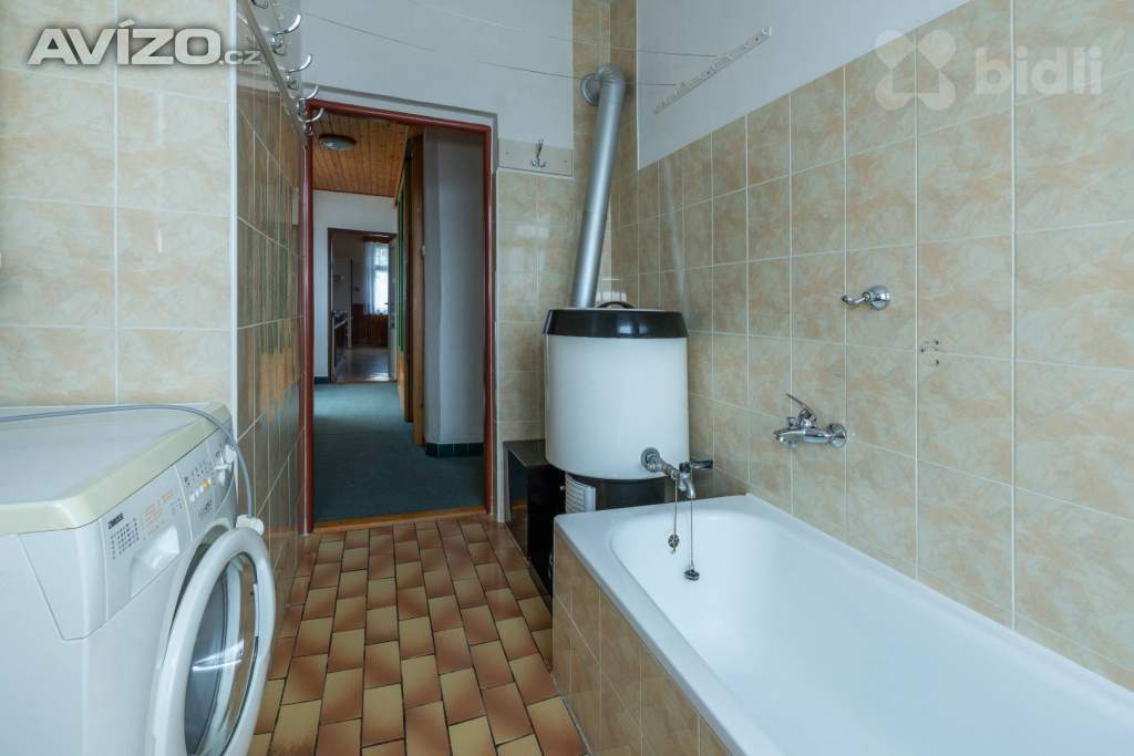 Foto inzerátu Prodej domu (275 m²) s komerčním prostorem, 2 byty s pozemkem v obci Maleč