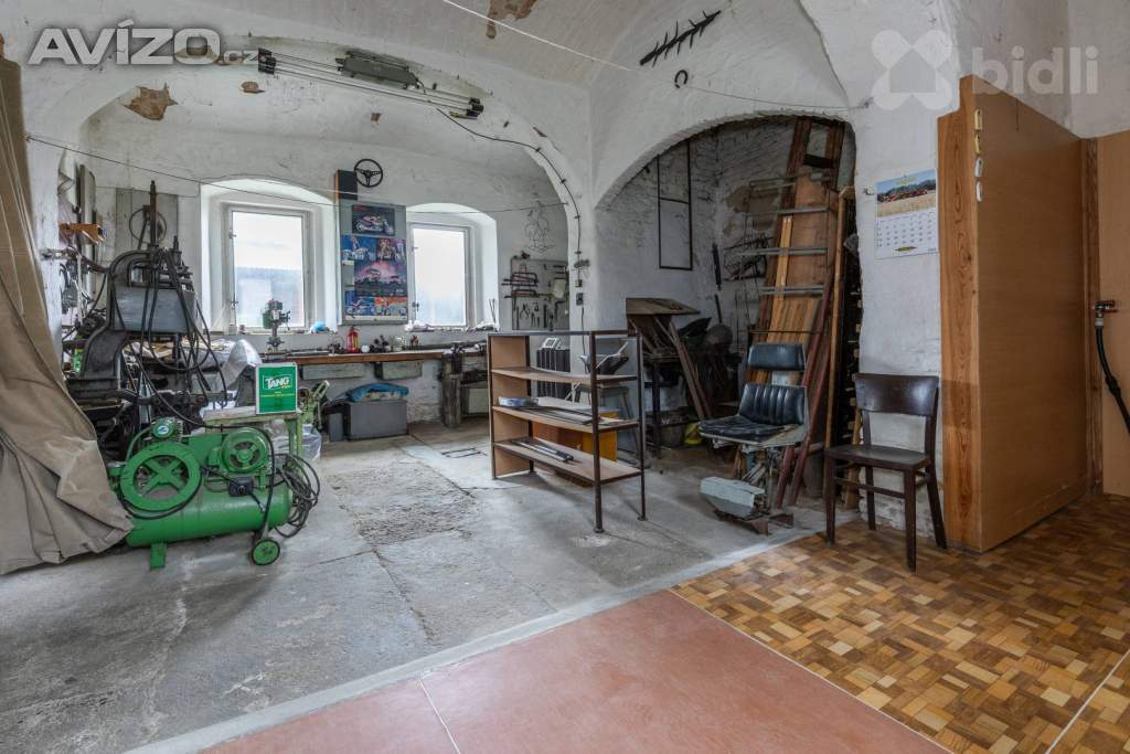 Foto inzerátu Prodej domu (275 m²) s komerčním prostorem, 2 byty s pozemkem v obci Maleč