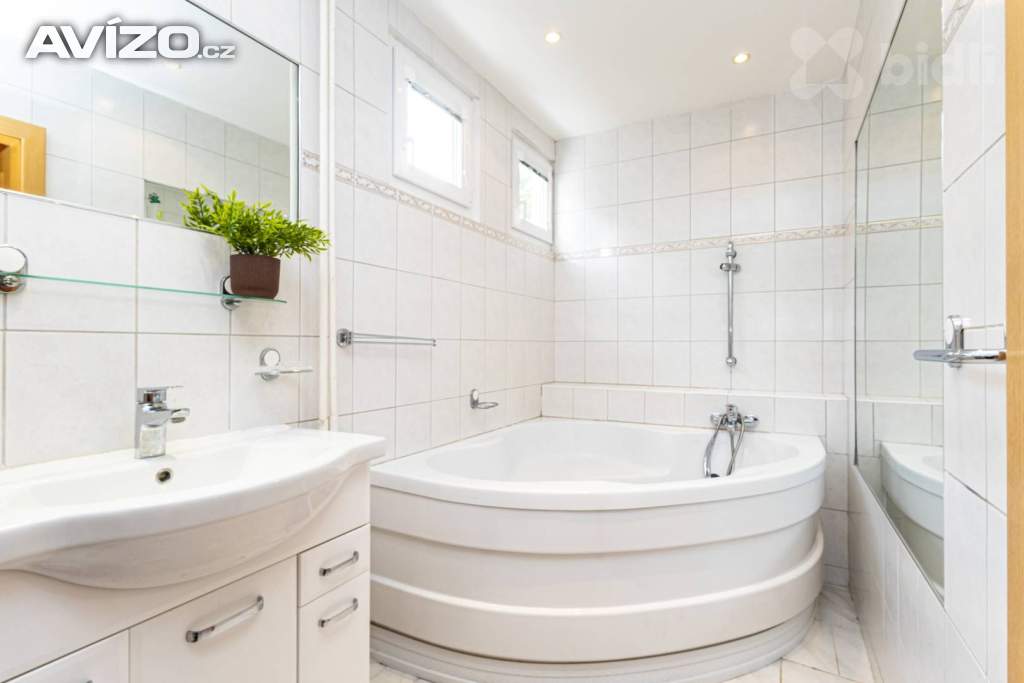 Foto inzerátu Prodej exkluzivního rodinného domu 6+1 v žádané lokalitě Zvole u Prahy, plocha 210 m2, zahrada 735 