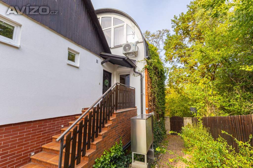 Foto inzerátu Prodej exkluzivního rodinného domu 6+1 v žádané lokalitě Zvole u Prahy, plocha 210 m2, zahrada 735 