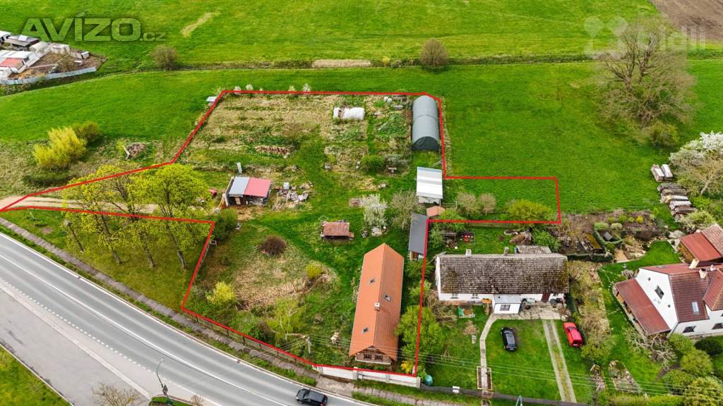 Veliny - poloroubenka - pozemek 4485m2