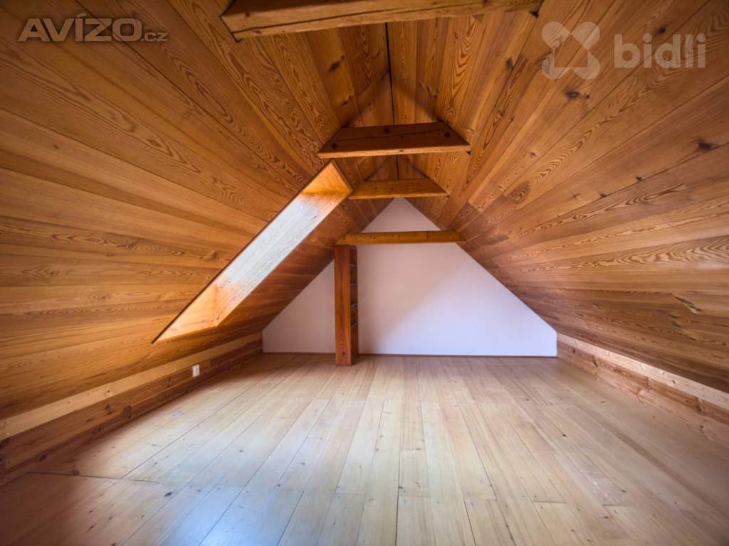 Foto inzerátu Veliny - poloroubenka - pozemek 4485m2