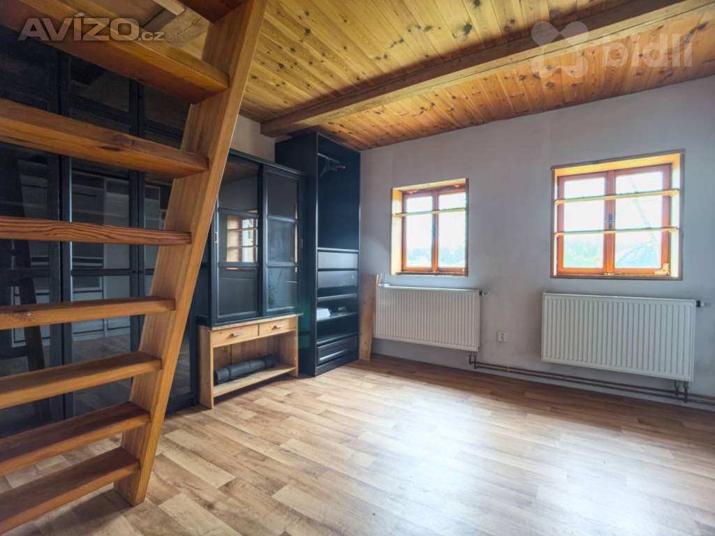 Foto inzerátu Veliny - poloroubenka - pozemek 4485m2