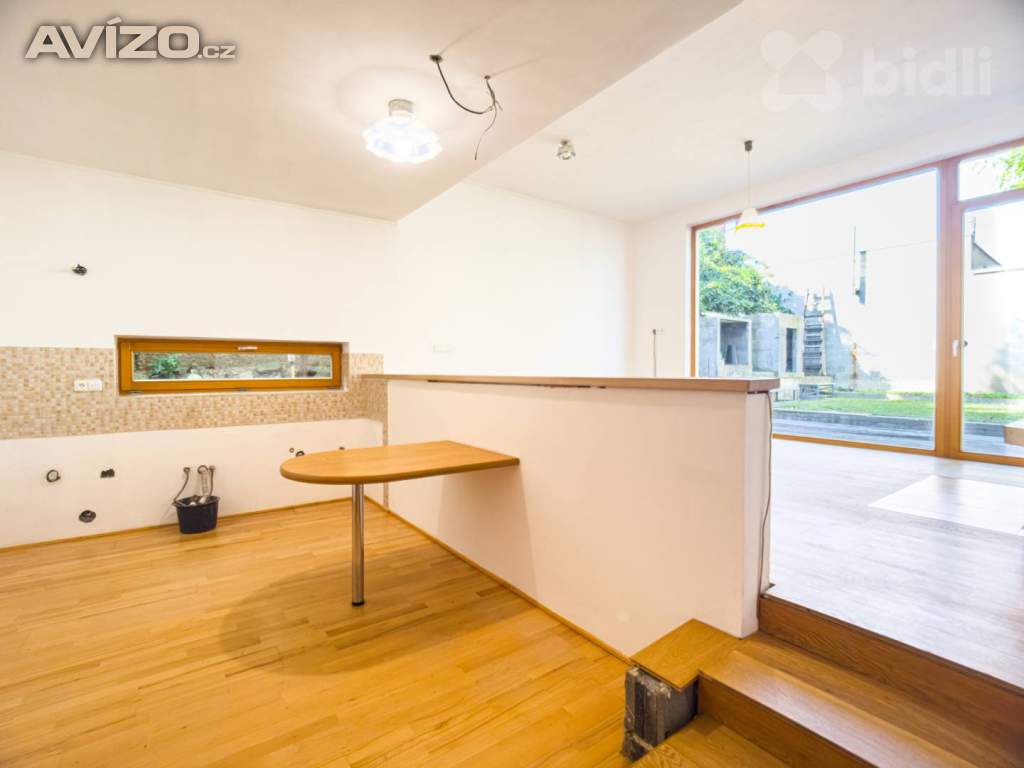 Foto inzerátu Rodinný dům 5+2 se zahradou, garáží a nebytovou jednotkou - Zlín, Prštné