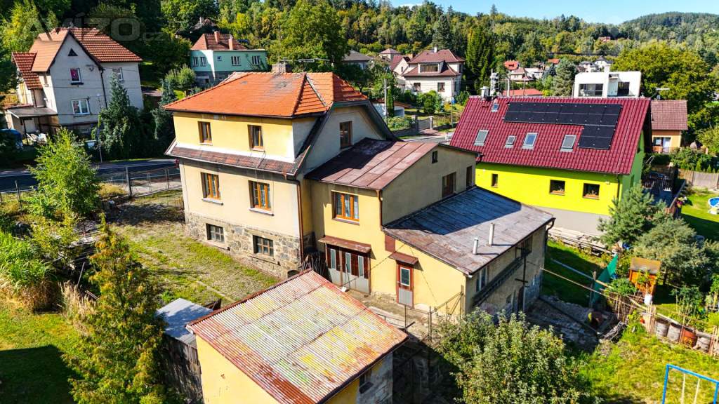 Foto inzerátu Prodej rodinného domu 167m2 v Mirošovicích u Prahy s 1276m2  velkým pozemkem.