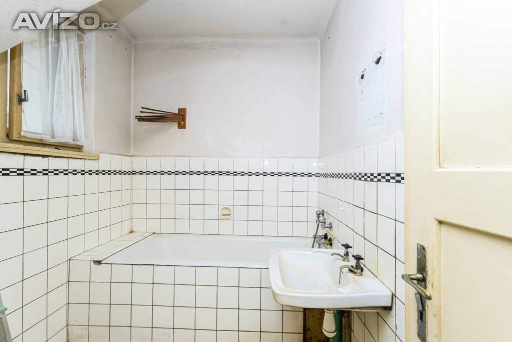 Foto inzerátu Prodej rodinného domu 167m2 v Mirošovicích u Prahy s 1276m2  velkým pozemkem.