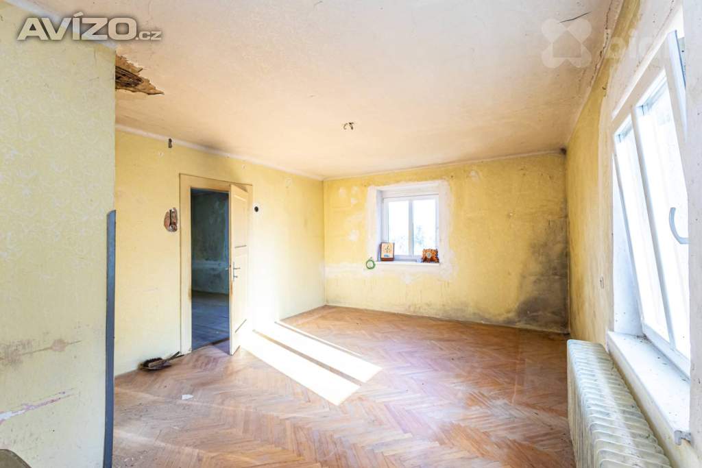 Foto inzerátu Prodej rodinného domu 167m2 v Mirošovicích u Prahy s 1276m2  velkým pozemkem.