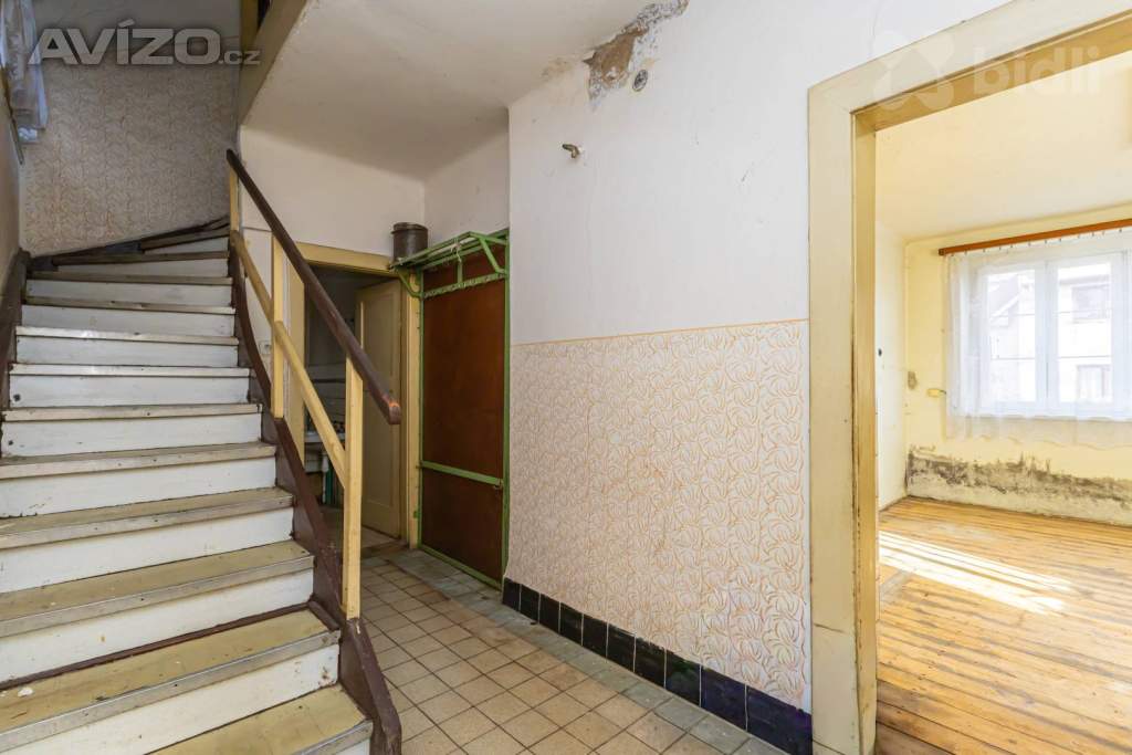 Foto inzerátu Prodej rodinného domu 167m2 v Mirošovicích u Prahy s 1276m2  velkým pozemkem.