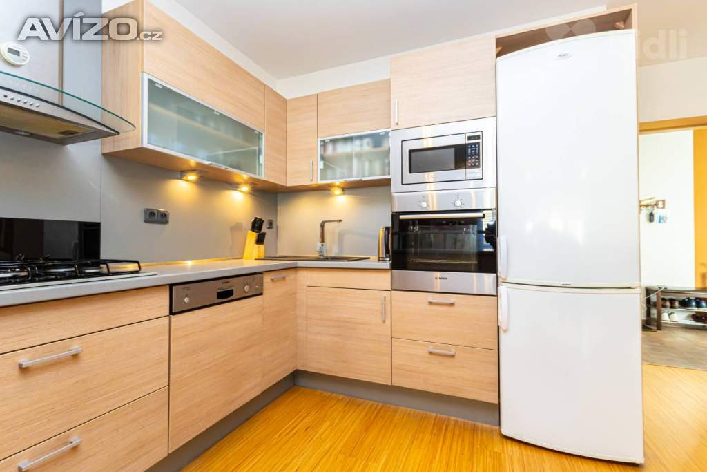 Foto inzerátu Moderní rodinný dům 5+kk s fotovoltaikou, bazénem a chytrou domácností - Komorní Dvůr