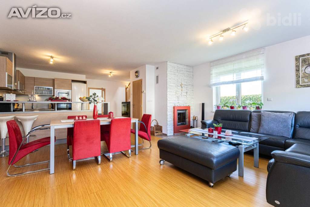 Foto inzerátu Moderní rodinný dům 5+kk s fotovoltaikou, bazénem a chytrou domácností - Komorní Dvůr