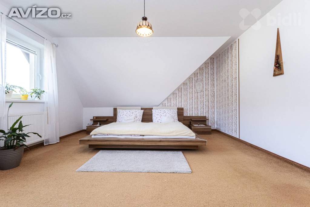 Foto inzerátu Moderní rodinný dům 5+kk s fotovoltaikou, bazénem a chytrou domácností - Komorní Dvůr