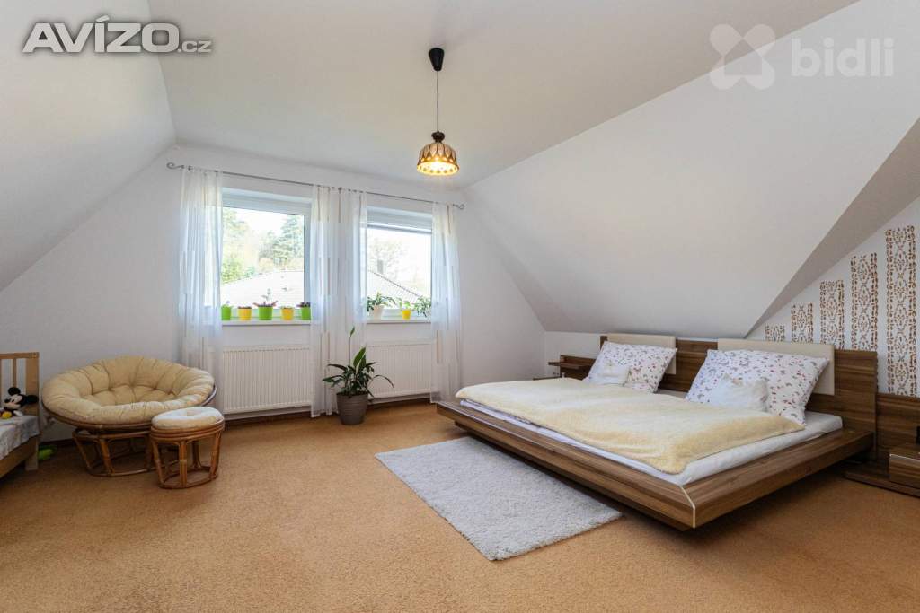 Foto inzerátu Moderní rodinný dům 5+kk s fotovoltaikou, bazénem a chytrou domácností - Komorní Dvůr