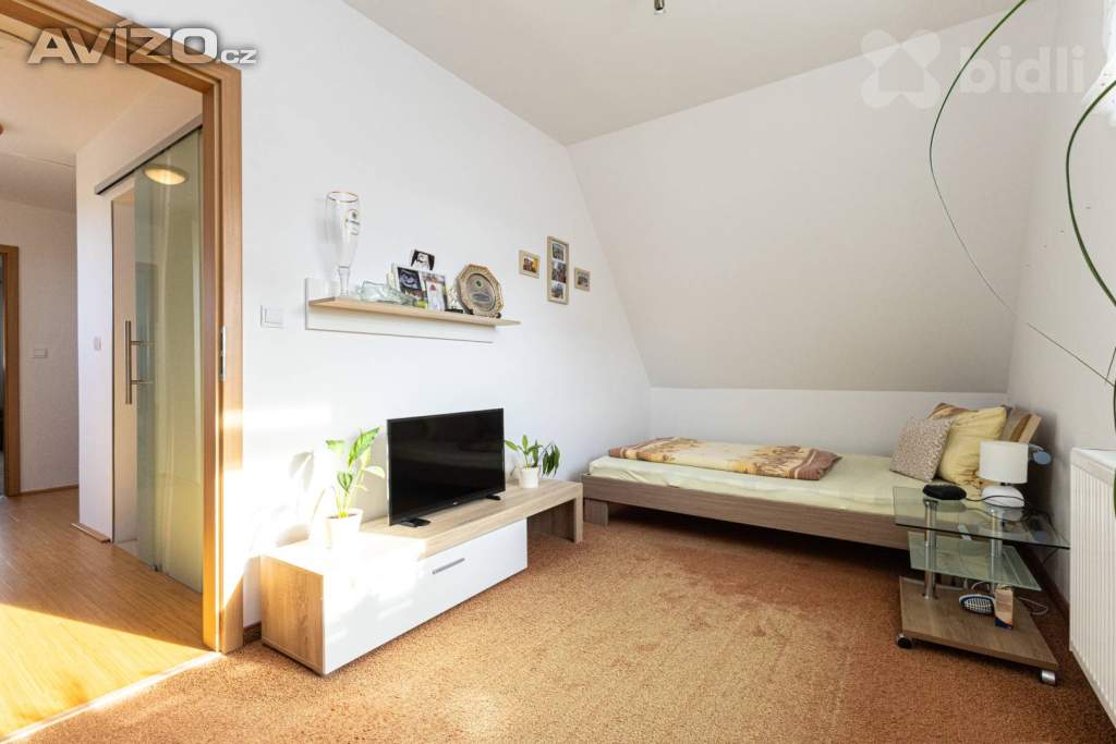 Foto inzerátu Moderní rodinný dům 5+kk s fotovoltaikou, bazénem a chytrou domácností - Komorní Dvůr