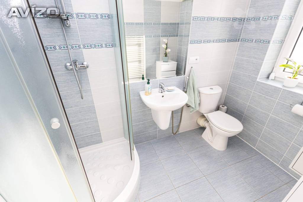 Foto inzerátu Moderní rodinný dům 5+kk s fotovoltaikou, bazénem a chytrou domácností - Komorní Dvůr