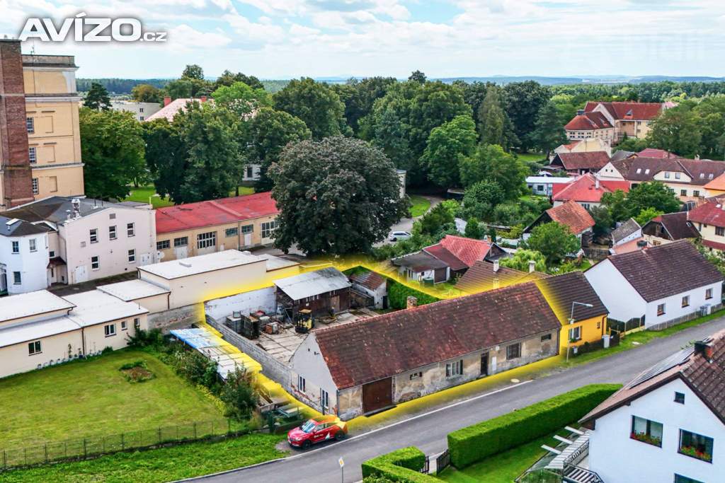 Chalupa s uzavřeným dvorem - ideální pro klidné bydlení i podnikání