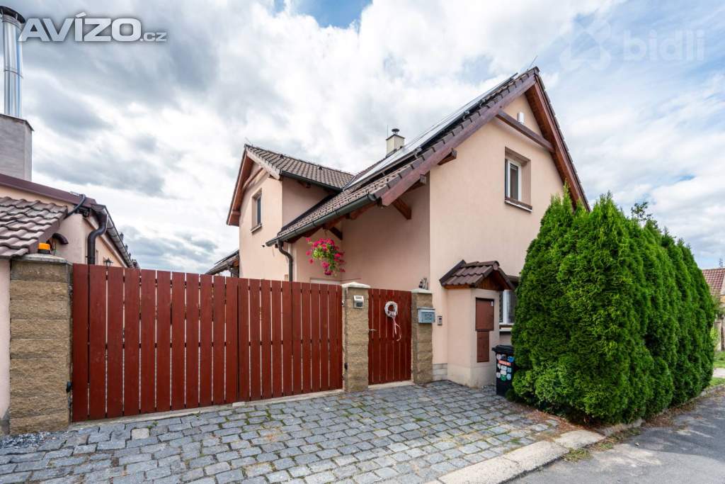 Prodej rodinného domu s přístavkem - možnost druhé bytové jednotky, Bříství, okr. Nymburk