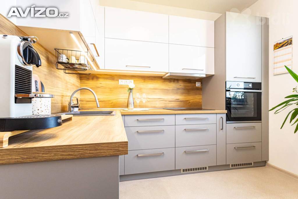 Prodej bytu 3+1, 75m2 +sklep 5m2 + lodžie 4m2 po rekonstrukci.