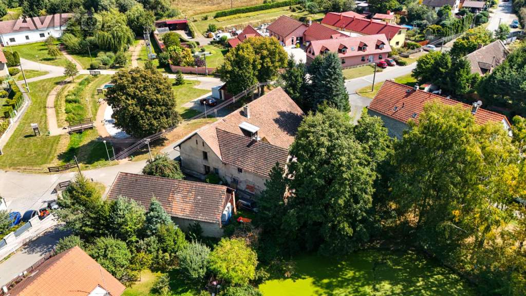 Foto inzerátu Prodej domu s pozemkem o 726 m2, dílnou a stodolou - Sulice, Praha-východ