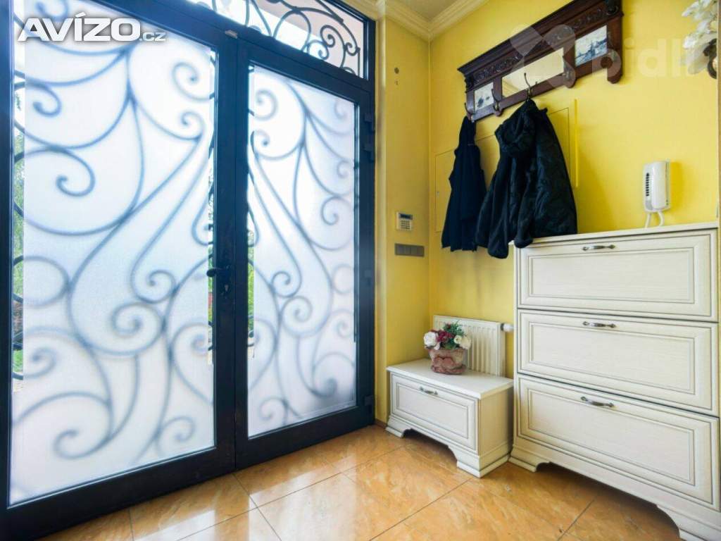 Foto inzerátu Prostorný rodinný dům 5+1, 256 m2, zahrada 1249 m2, Středokluky